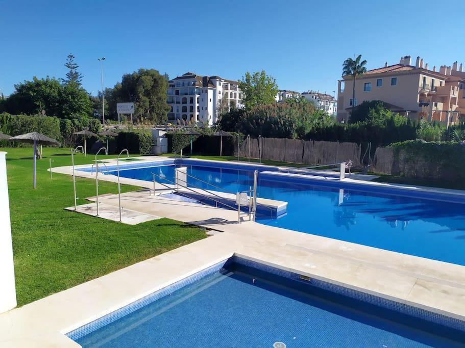 Apartamento Entero Con Solarium En Sabinillas, Con Piscina Y Al Lado Del Puerto De La Duquesa Manilva Extérieur photo